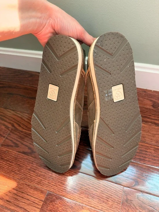 Women’s Ariat Brown Cruisers with White Floral Embroidery - Picture 4 of 4